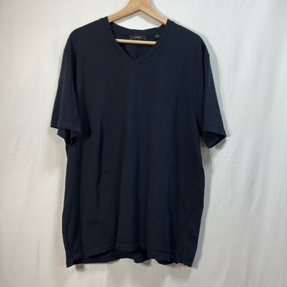 🔗 Vince dark navy blue V-neck cotton T-shirt: